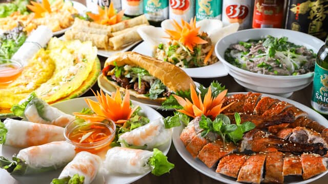 JPY 4,000 Course with All-You-Can-Drink, featuring Fresh Spring Rolls, Banh Xeo, Seafood Fried Rice, Fried Spring Rolls, and Fried Tofu Stir-Fried with Lemongrass, among others.